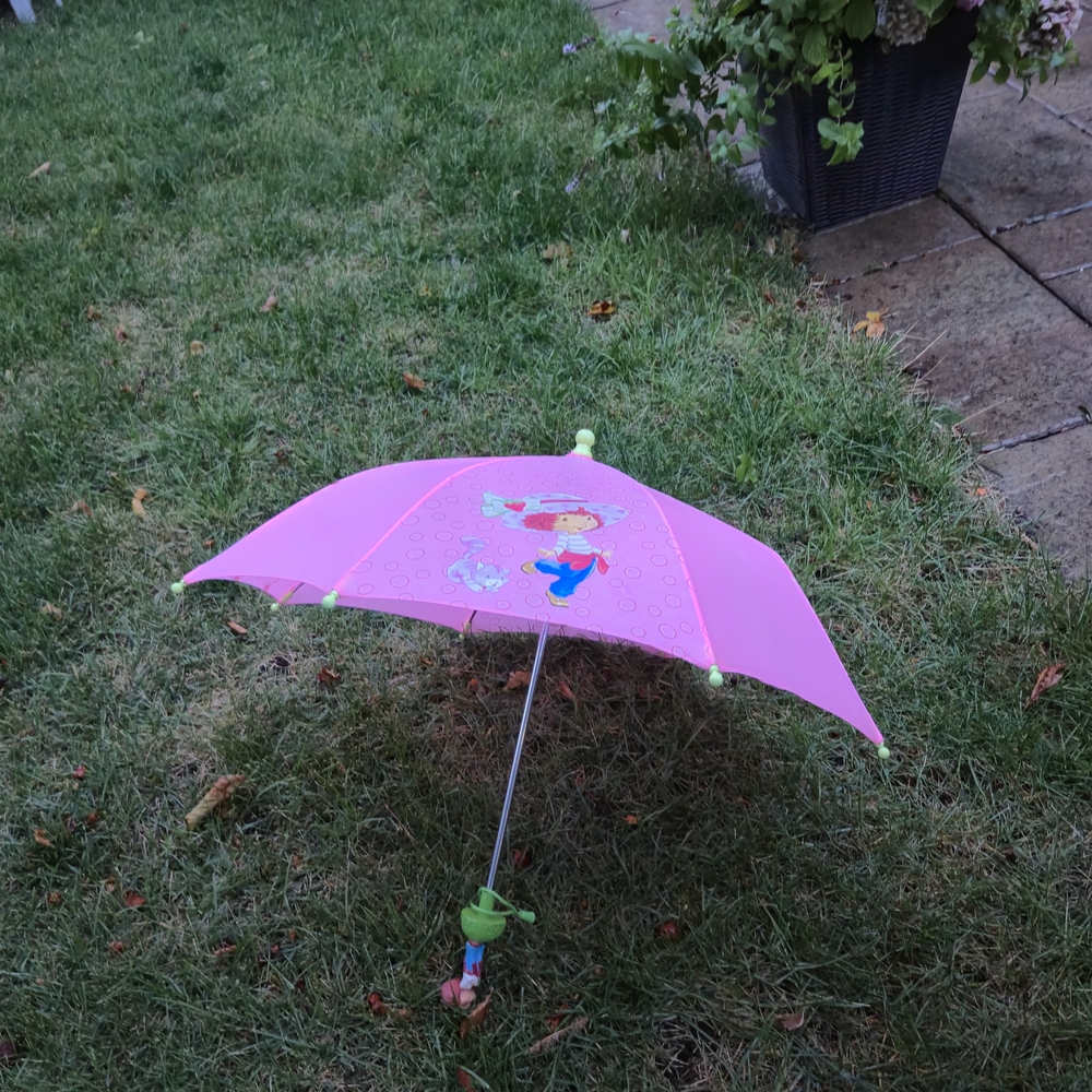 Kids Strawberry Shortcake VTG Umbrella with Cartoon Design